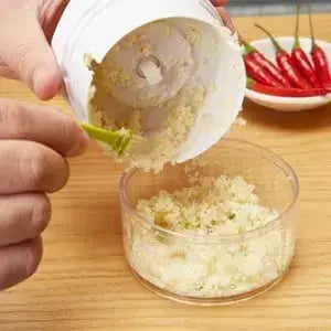 Handy Garlic Cutter – Chop Garlic in Seconds!